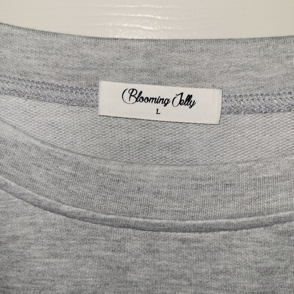 Large distressed skull sweater - Picture 3 of 4